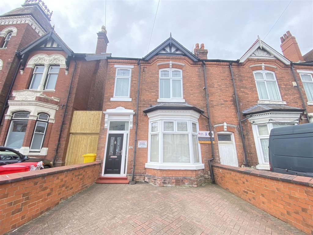 5 bed terraced house to rent in Grange Road, West Bromwich B70, £1,350