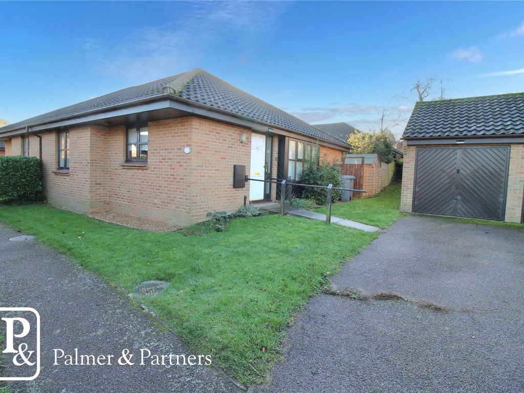 2 bed bungalow for sale in Henley Close, Saxmundham, Suffolk IP17, £200,000 Zoopla