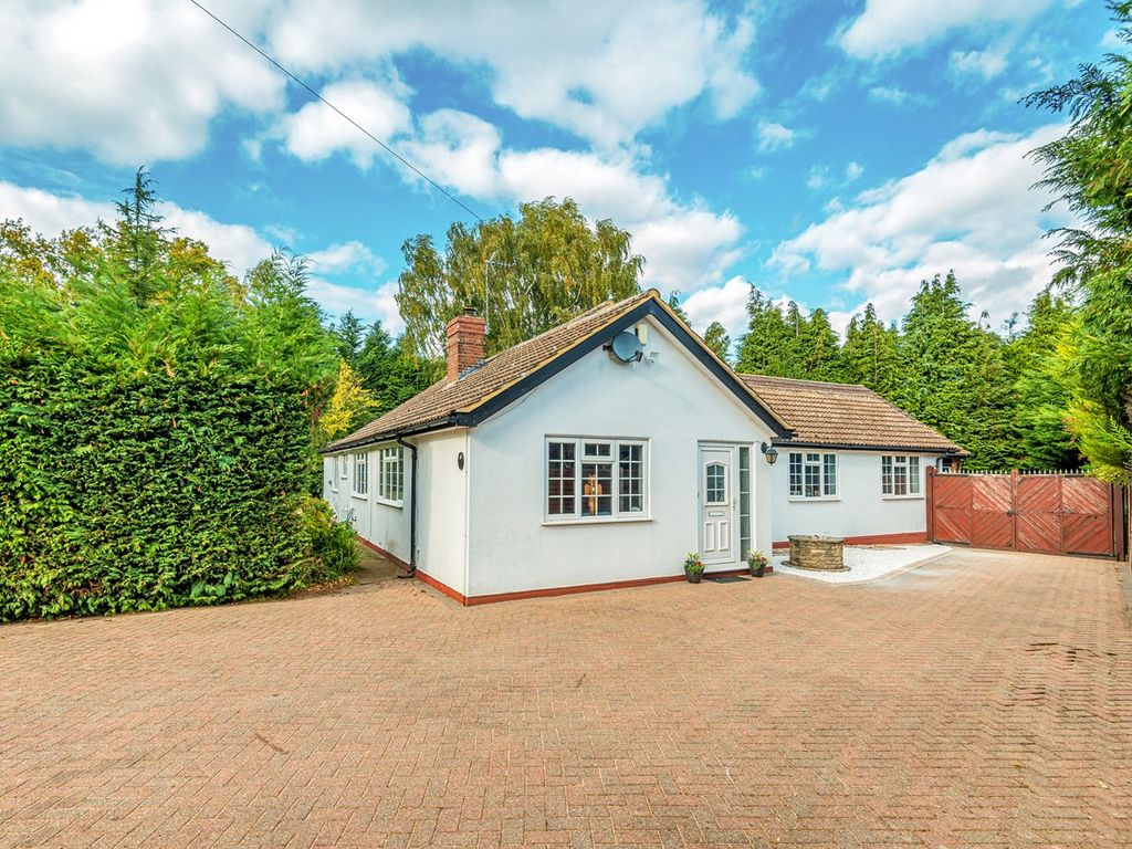 4 bed detached bungalow to rent in Ampthill Road, Flitwick MK45 Zoopla
