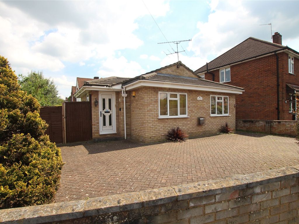 3 bed bungalow for sale in Knaphill, Woking, Surrey GU21, £529,950 Zoopla