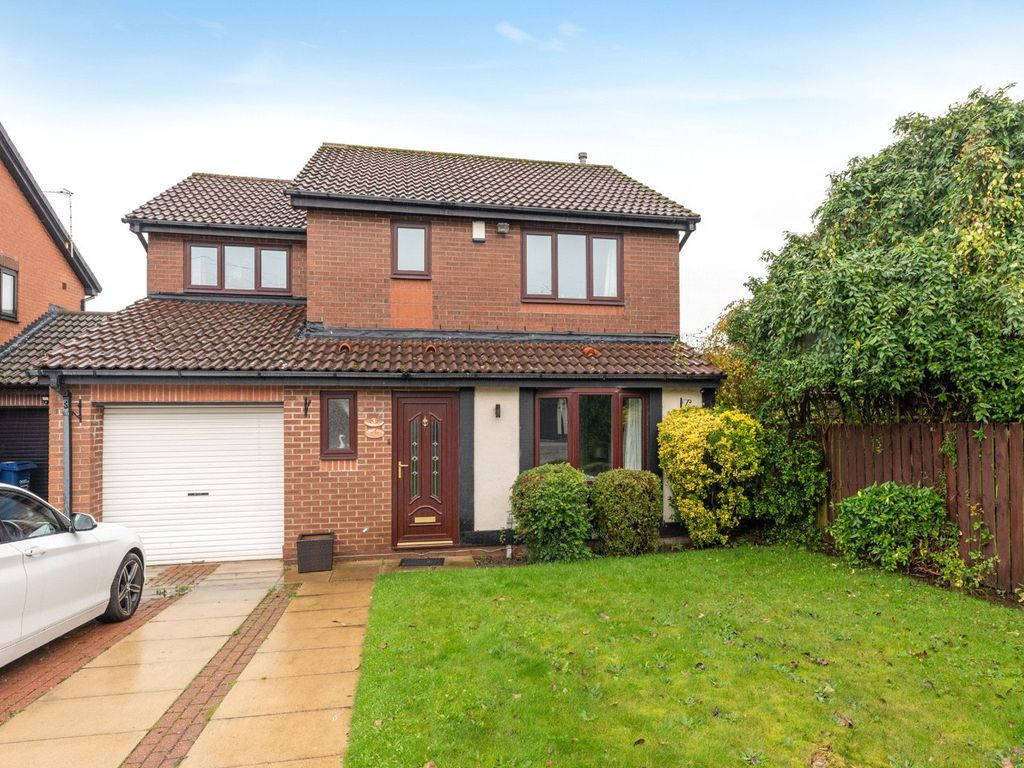4 bed detached house for sale in Canonsfield Close, Abbey Farm