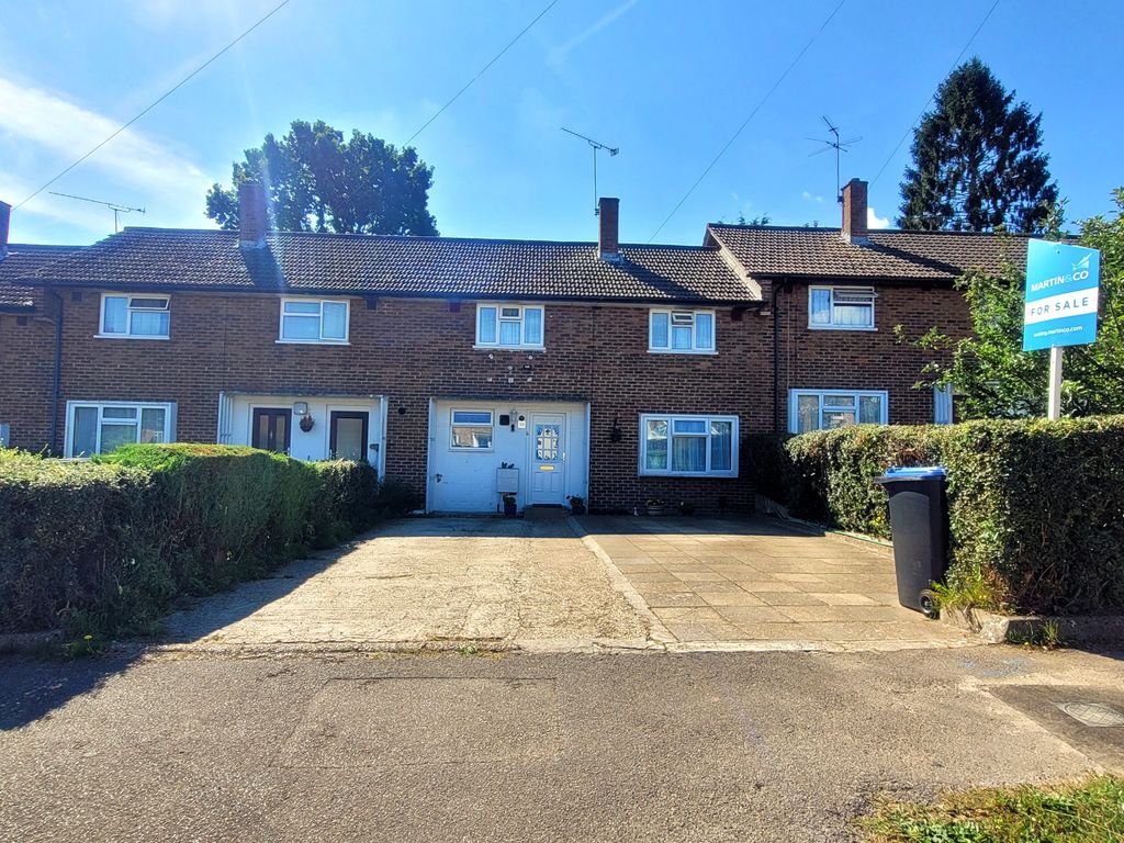 3 bed terraced house for sale in Balmoral Drive, Woking GU22, £475,000