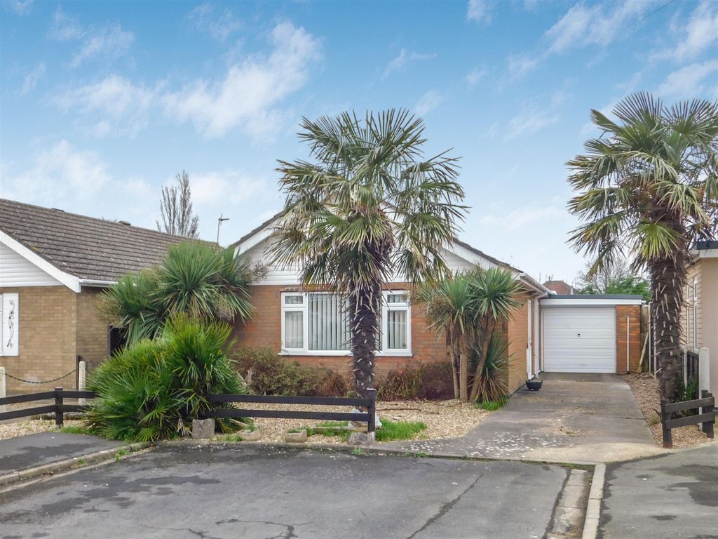 3 bed bungalow for sale in Montgomery Road, Lincolnshire, Skegness PE25 Zoopla