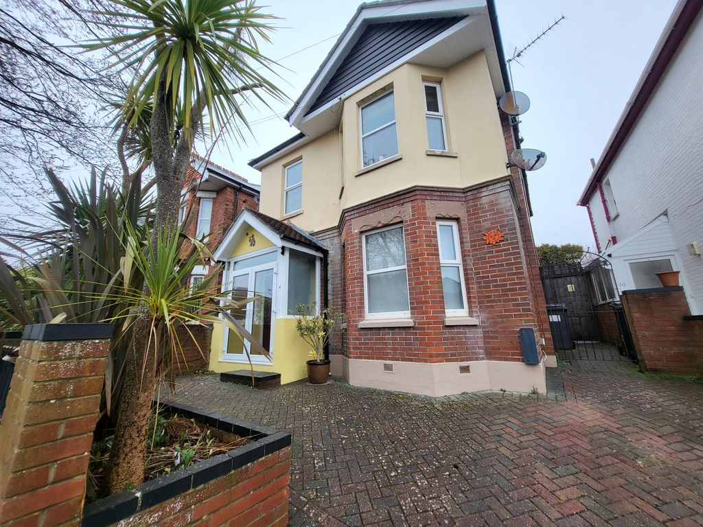 2 bed flat to rent in Glenmoor Road, Winton, Bournemouth BH9 Zoopla