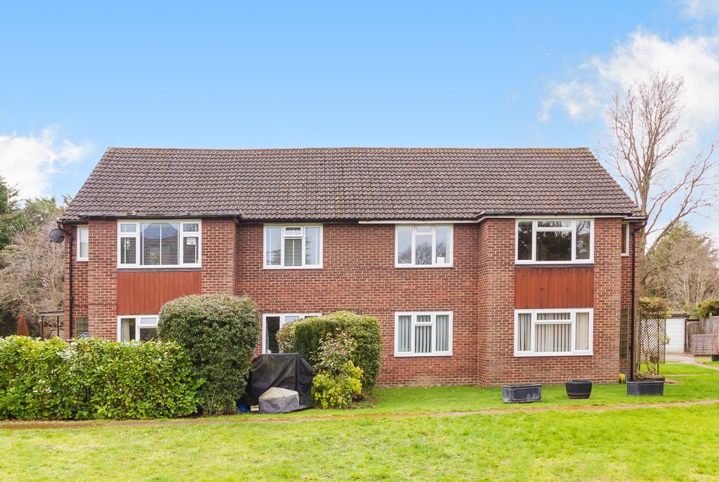 3 bed for sale in Woodfield Road, Ashtead KT21, £450,000