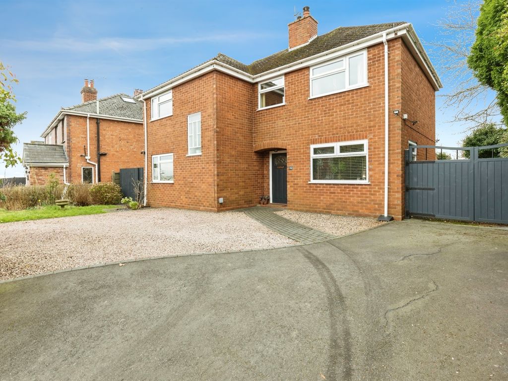 3 bed detached house for sale in Pickersleigh Road, Malvern WR14, £
