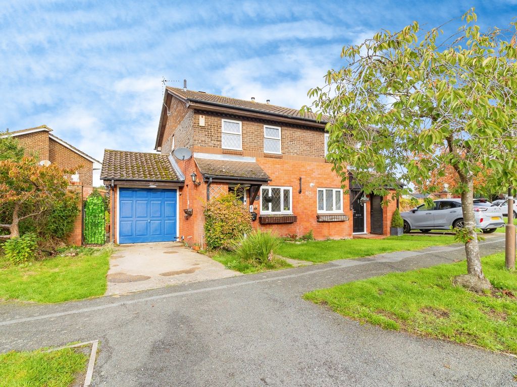 3 bed semidetached house for sale in Oxman Lane, Greenleys, Milton