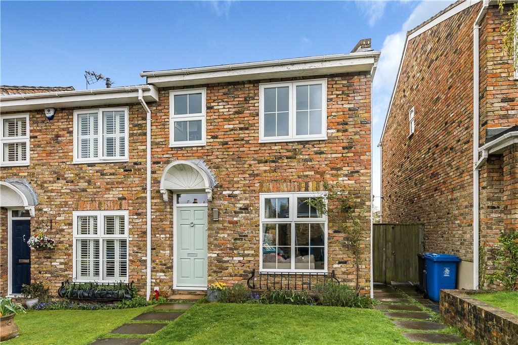 3 bed end terrace house for sale in Rosebank Close, Cookham, Maidenhead