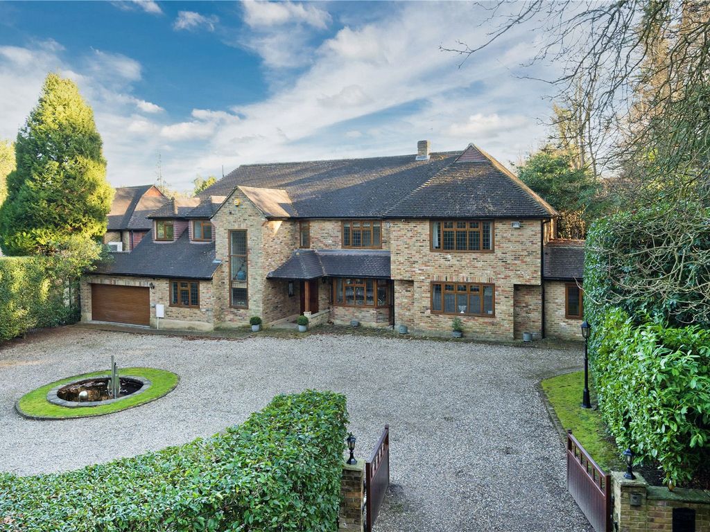 6 bed detached house for sale in Firfields, Weybridge, Surrey KT13, £