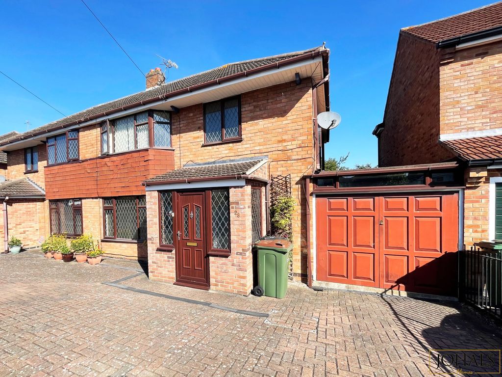 4 bed semidetached house to rent in Seagrave Drive, Oadby LE2 Zoopla