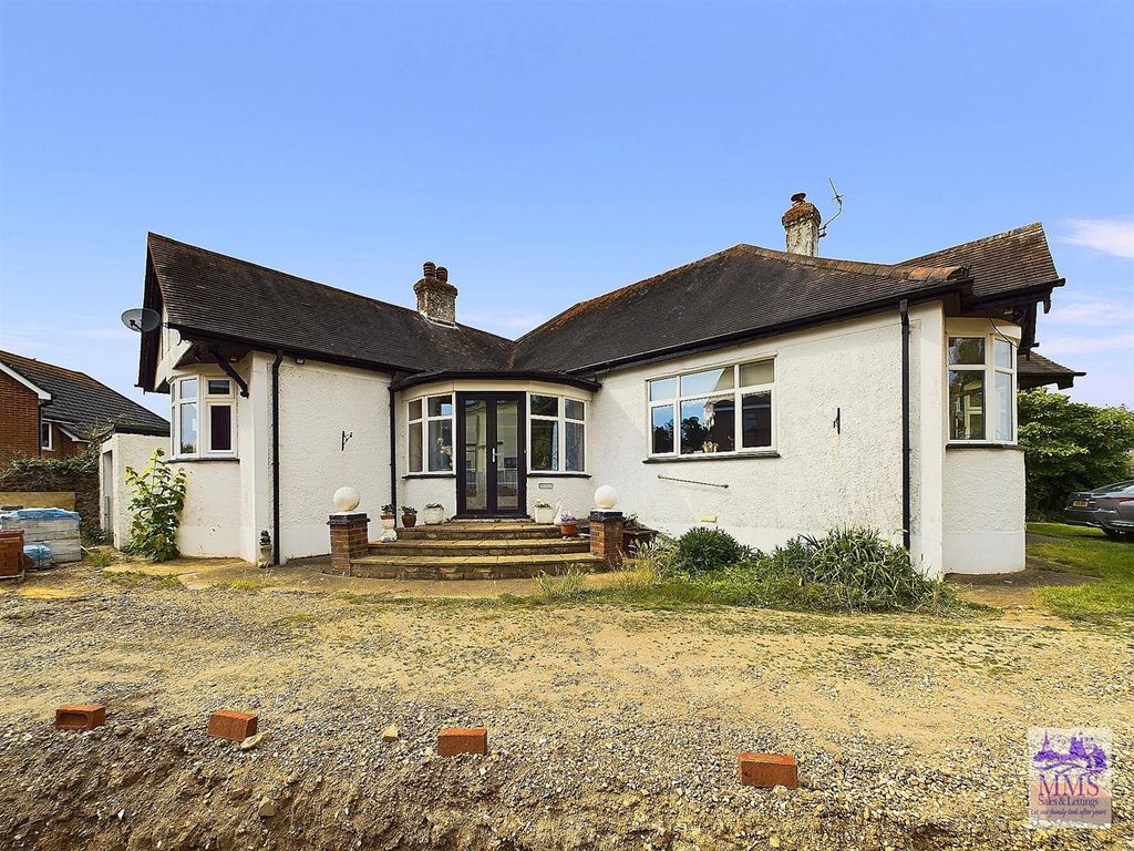 3 bed detached bungalow for sale in Beechwood Avenue, Chatham ME5, £
