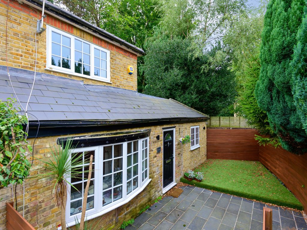 Brooklands Lane, Weybridge KT13  