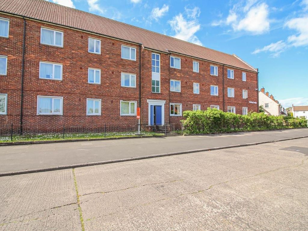 3 bed flat for sale in Kirkley Lodge, Park Avenue, Gosforth, Newcastle
