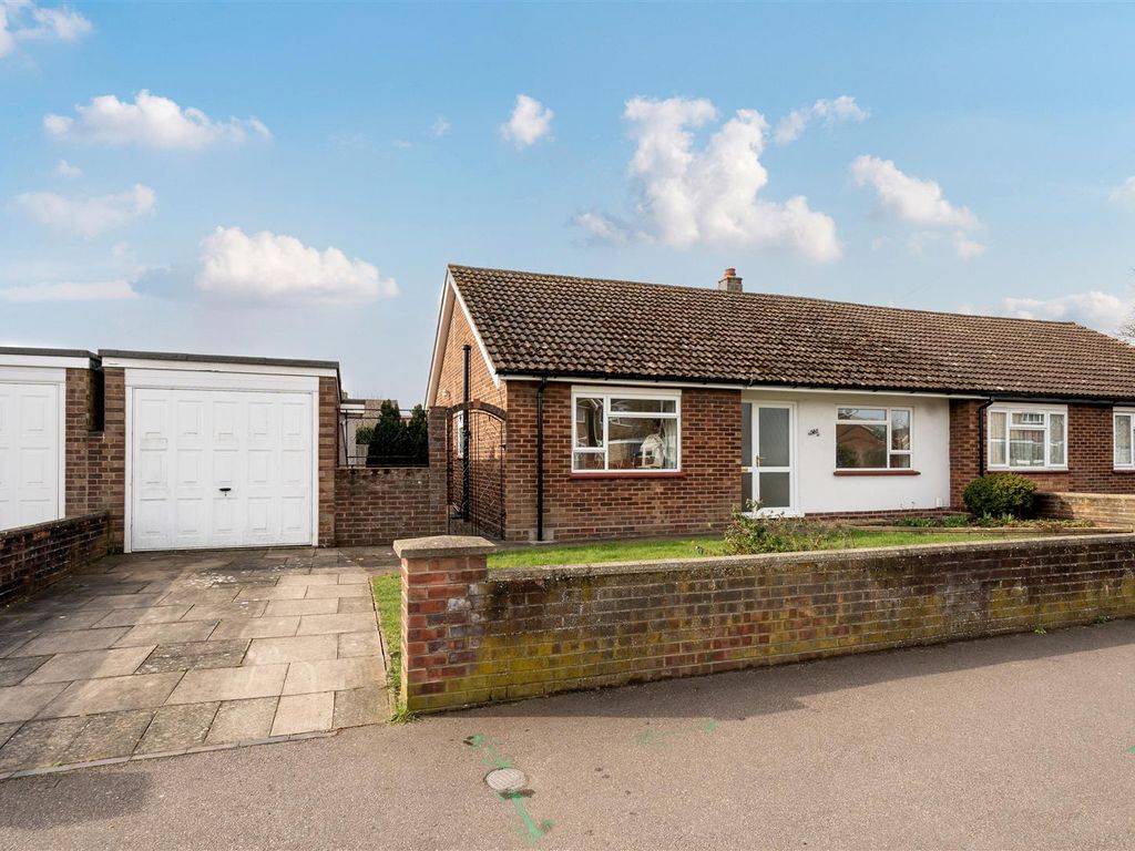 2 bed semidetached bungalow for sale in Putnoe Street, Bedford MK41