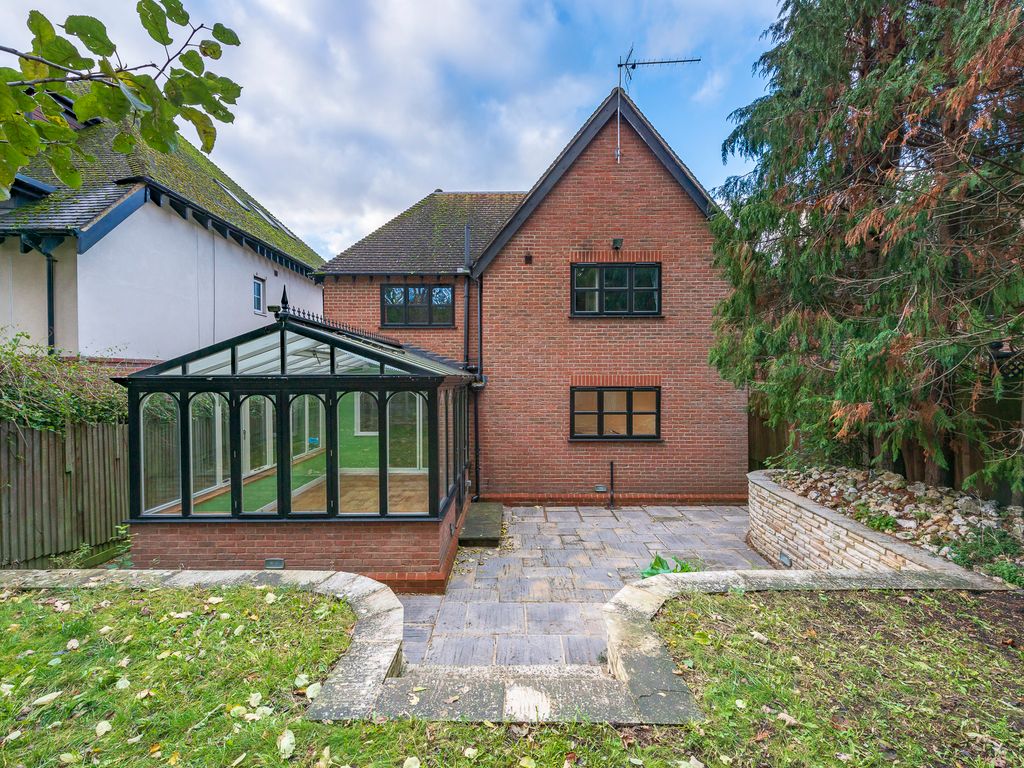 4 bed detached house for sale in Milestone Drive, Purley CR8, £700,000