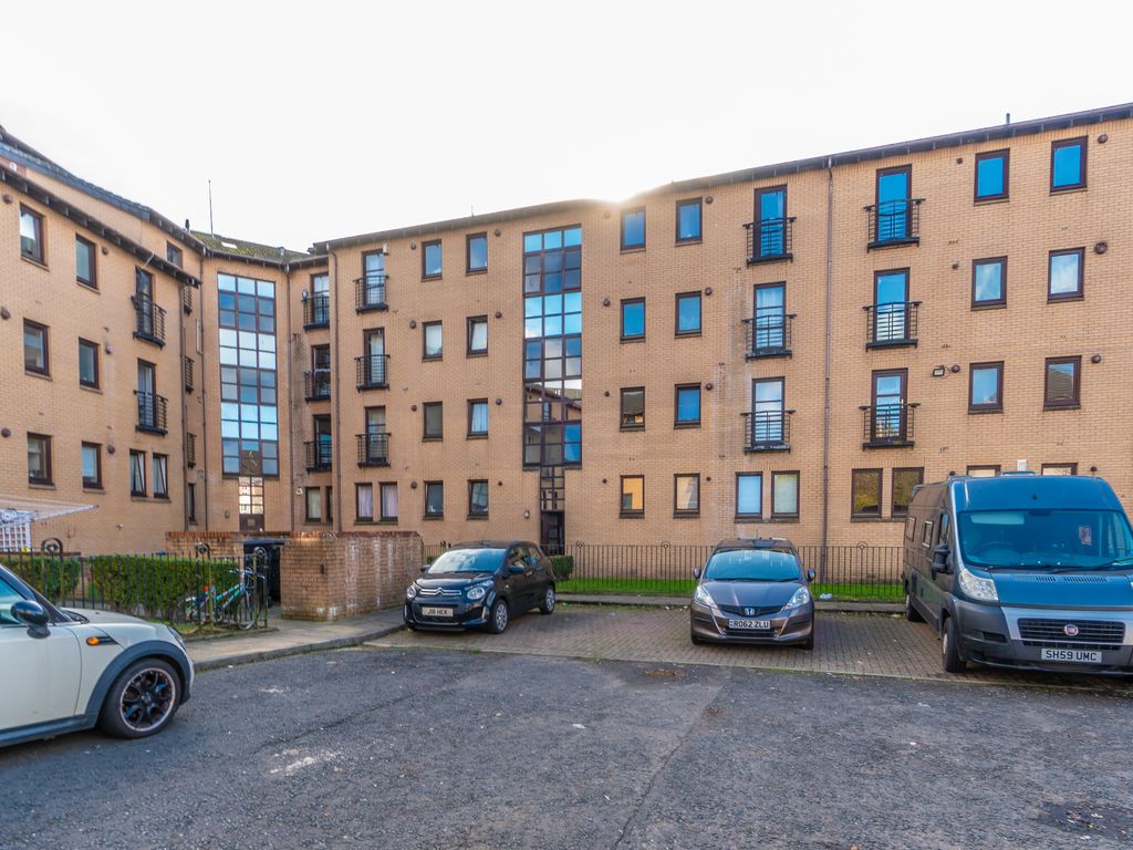 2 bed flat for sale in Dumbarton Road, Glasgow G14, £89,000 Zoopla