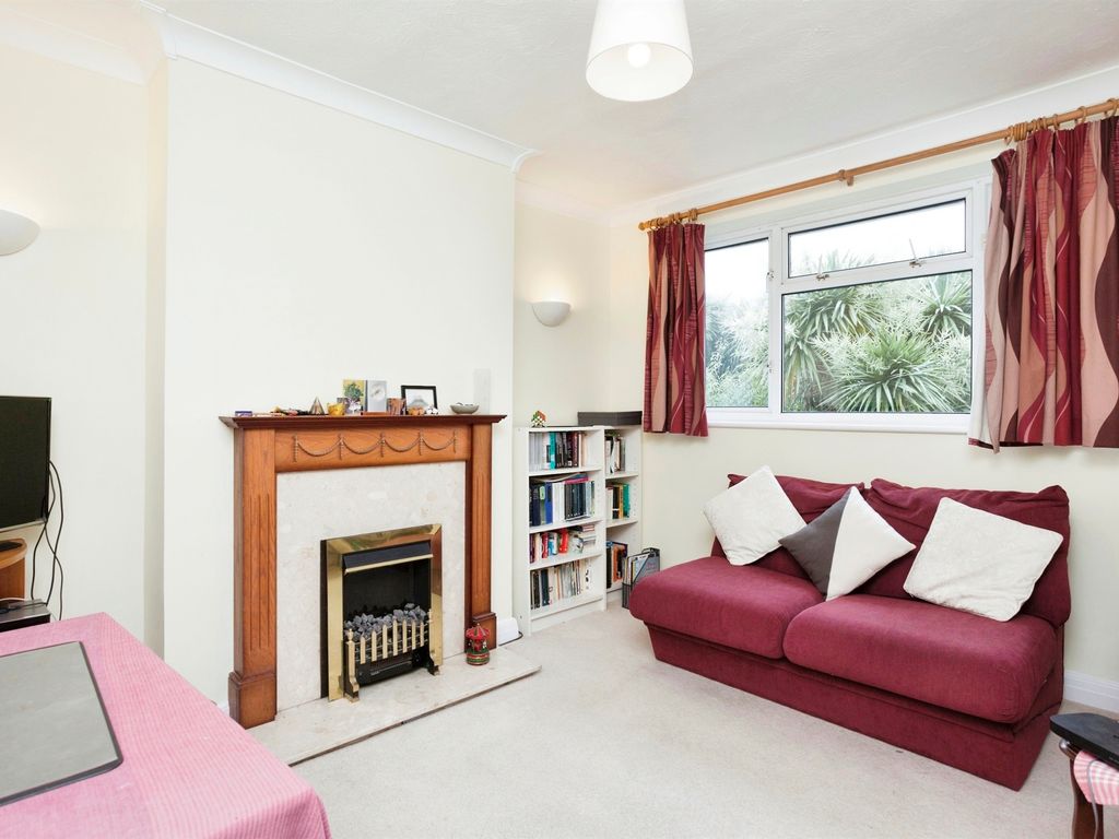2 bed property for sale in Spencers Road, Horsham RH12, £260,000 Zoopla
