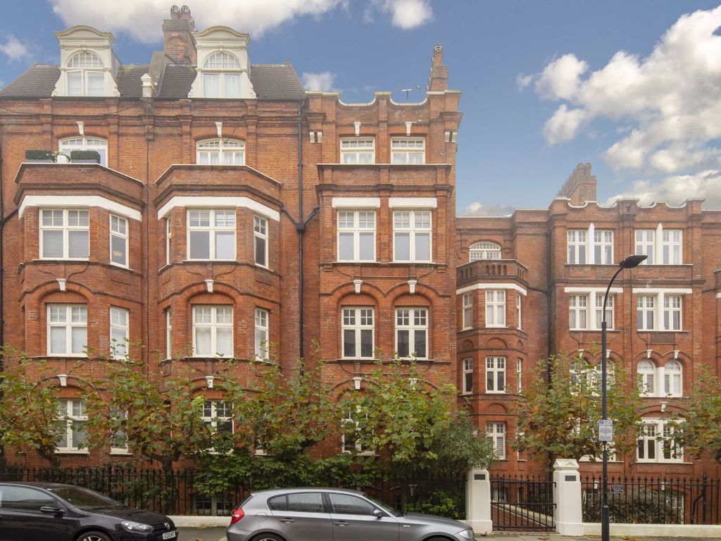 Hamlet Gardens, London W6  