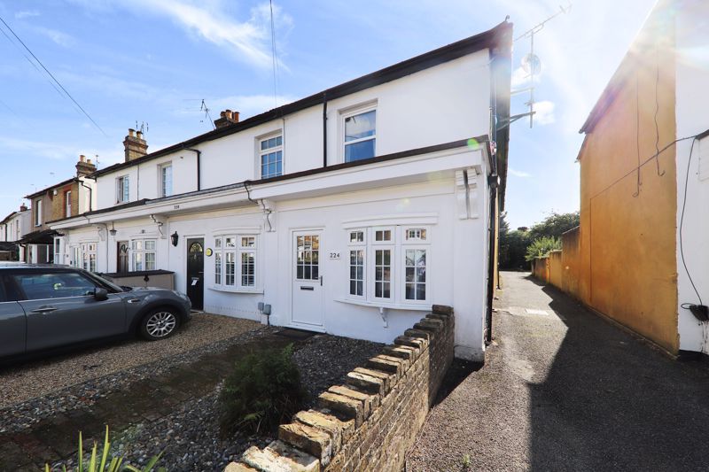 1 bed flat for sale in New Road, Croxley Green WD3, £180,000 Zoopla