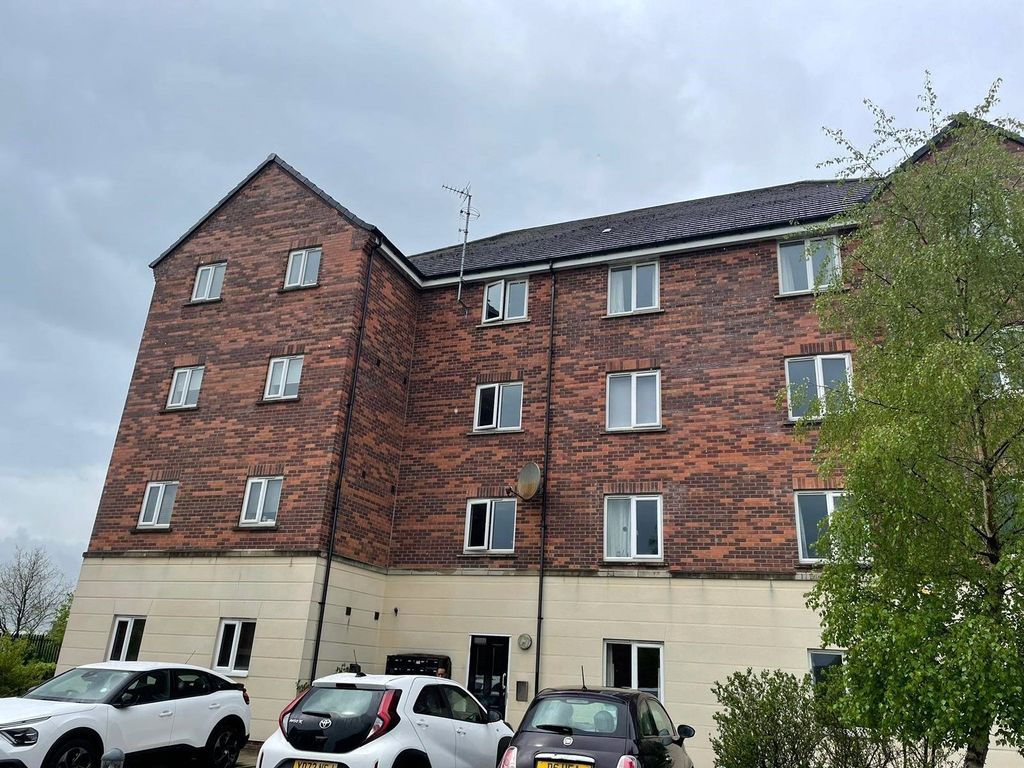 2 bed flat to rent in Newhall Park Drive, Bradford, West Yorkshire, UK