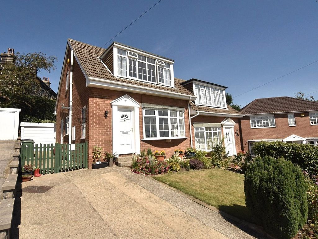 3 bed semidetached house for sale in New Crescent, Horsforth, Leeds