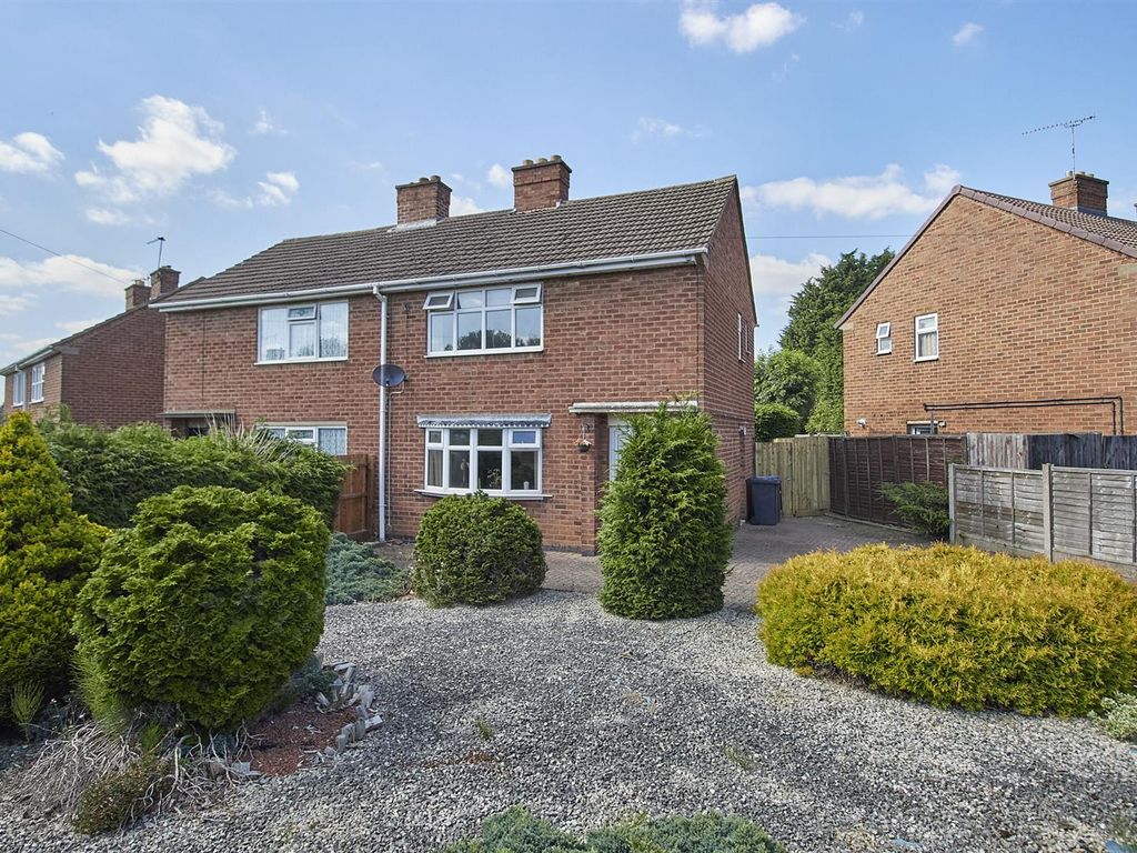 2 bed semidetached house for sale in Atkins Way, Burbage, Hinckley