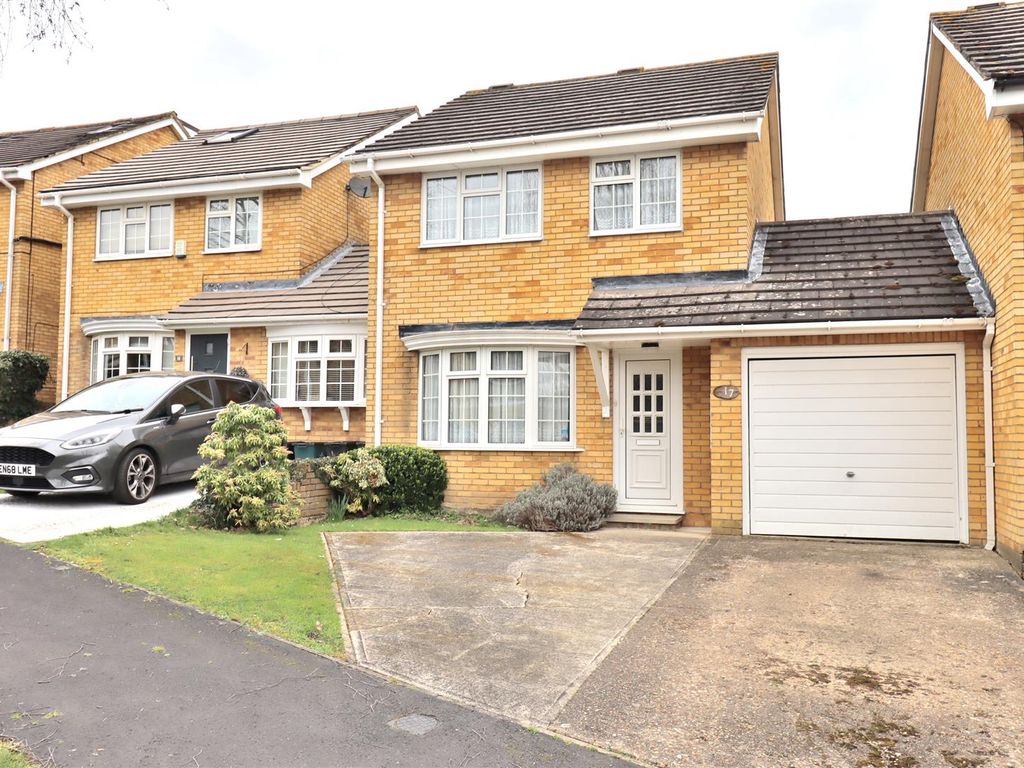 3 bed property for sale in Lower Shott, Cheshunt, LinkDetached EN7