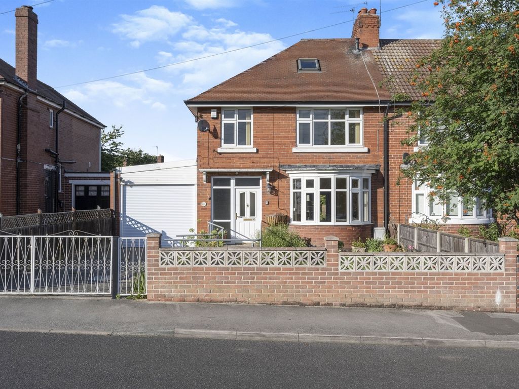 3 bed semidetached house for sale in Braithwell Road, Maltby