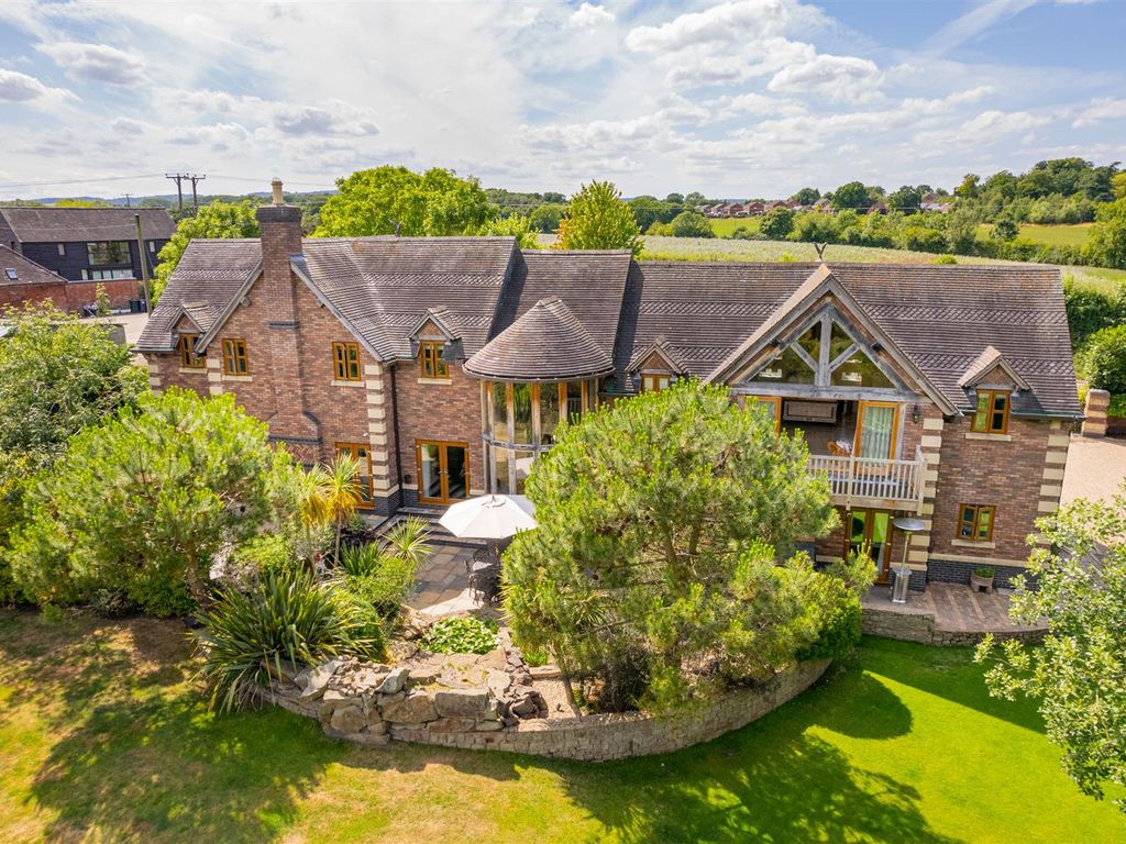 5 bed country house for sale in Hereford Road, Bransford, Worcester