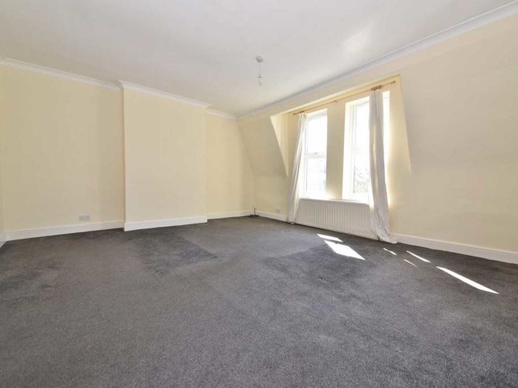 2 bed flat to rent in Heath Road, Twickenham TW1, £1,900 pcm Zoopla