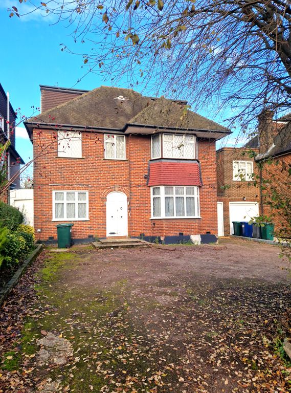 6 bed detached house to rent in Prothero Gardens, London NW4, £4,450