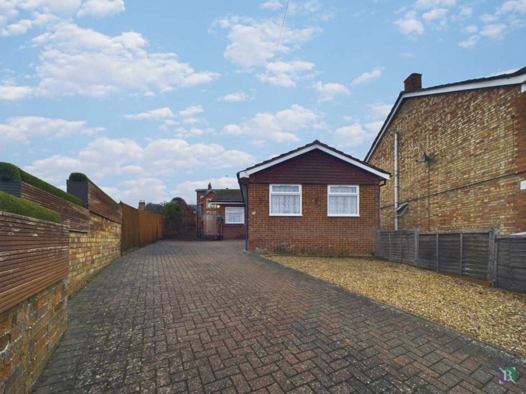 2 bed detached bungalow for sale in Hardwick Road, Woburn Sands MK17, £