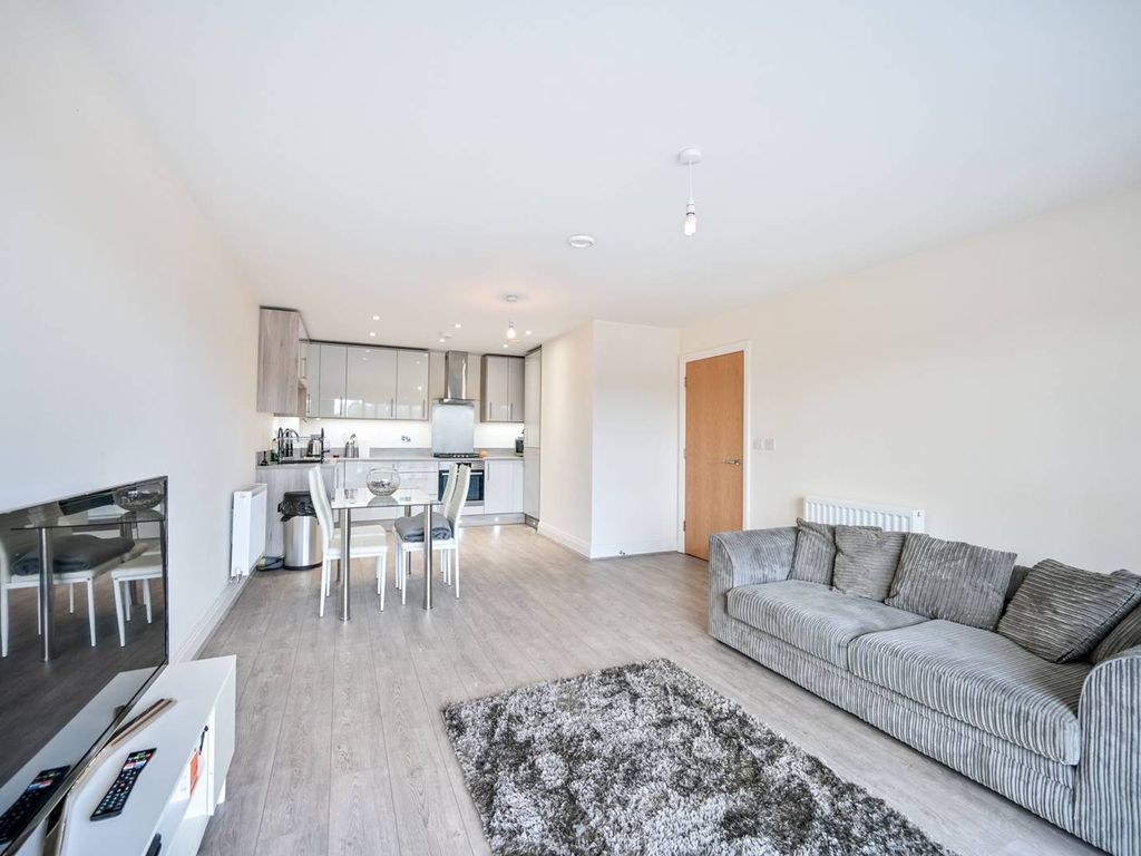 2 bed flat for sale in Windsor Road, Slough SL1, £350,000 Zoopla