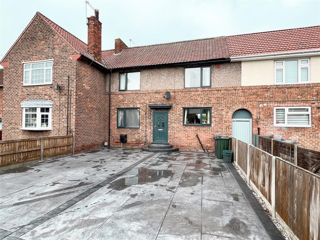 3 bed town house for sale in Beech Road, Armthorpe, Doncaster DN3 Zoopla