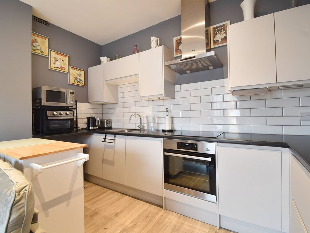 3 bed for sale in Mayo Road, WaltonOnThames KT12, £389,950