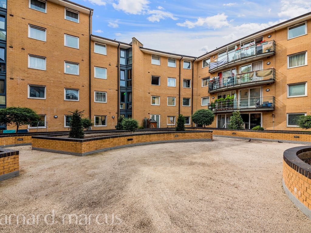 1 bed flat for sale in Highfield Road, Feltham TW13, £230,000 Zoopla
