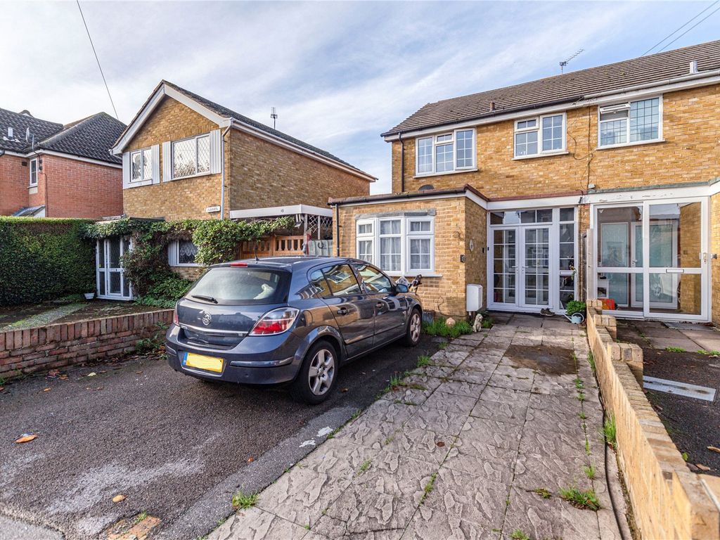 Victory Road, Chertsey KT16  