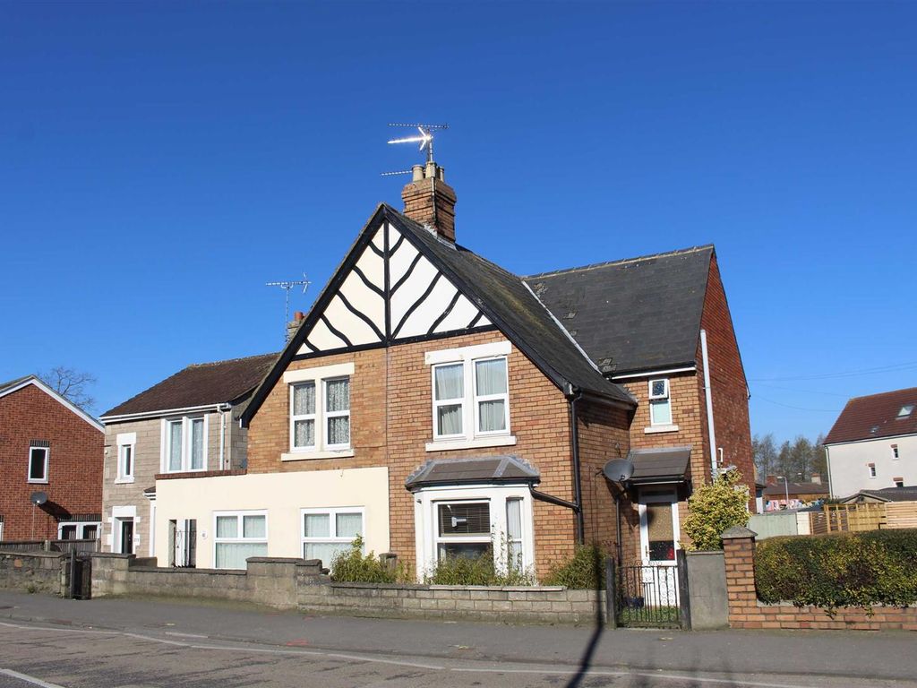 3 bed semidetached house to rent in Kingshill Road, Old Town, Swindon