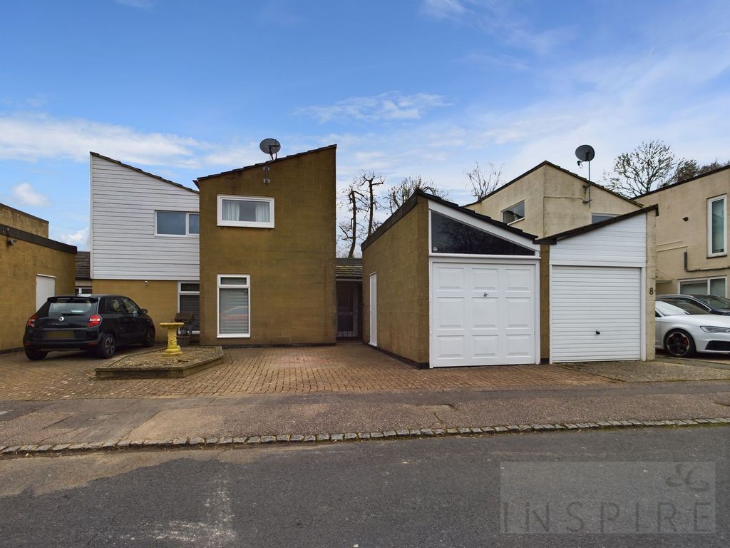 3 bed terraced house for sale in Laurel Close, Crawley RH10, £350,000