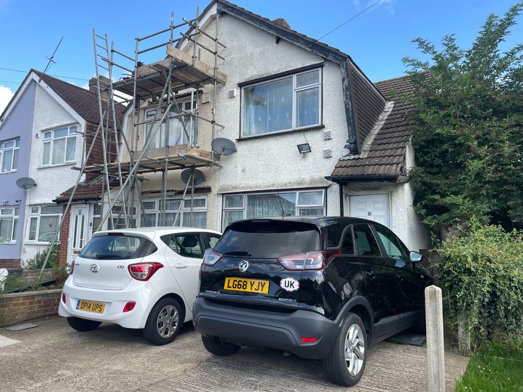 2 bed property for sale in Saunton Avenue, Hayes UB3, £349,950 Zoopla