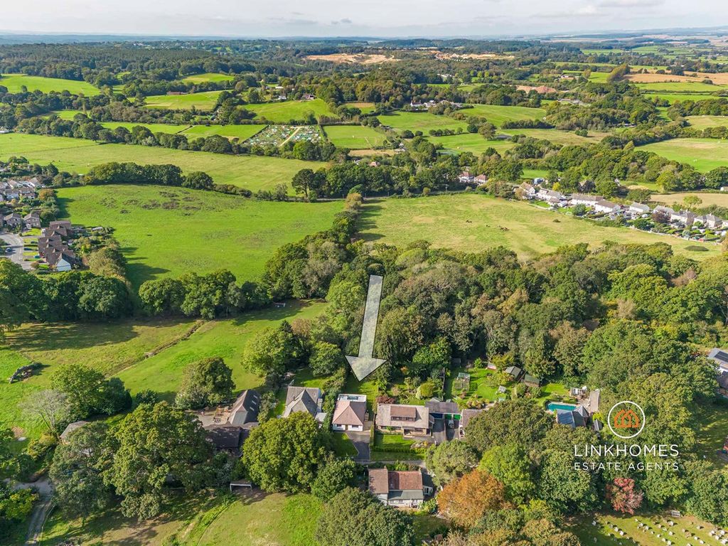 3 bed detached bungalow for sale in Newtown Lane, Corfe Mullen