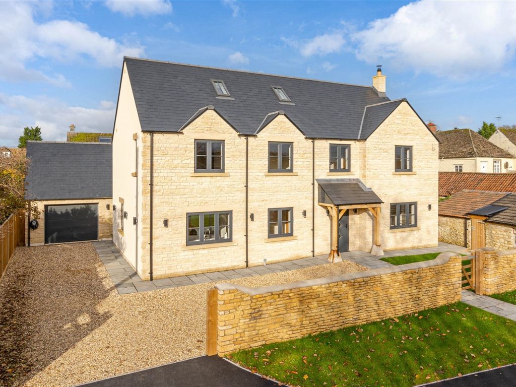 New home, 5 bed detached house for sale in Chestnut Road, Sutton Benger
