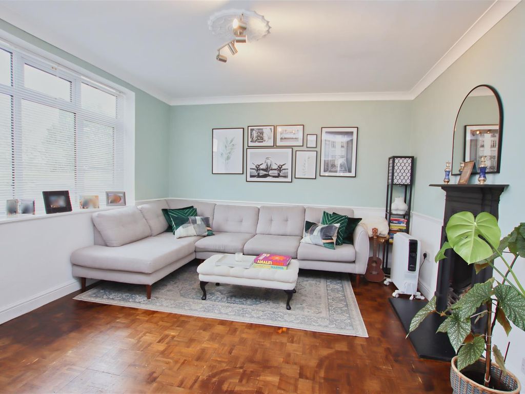 3 bed property for sale in Kenilworth Drive, Borehamwood WD6, £525,000