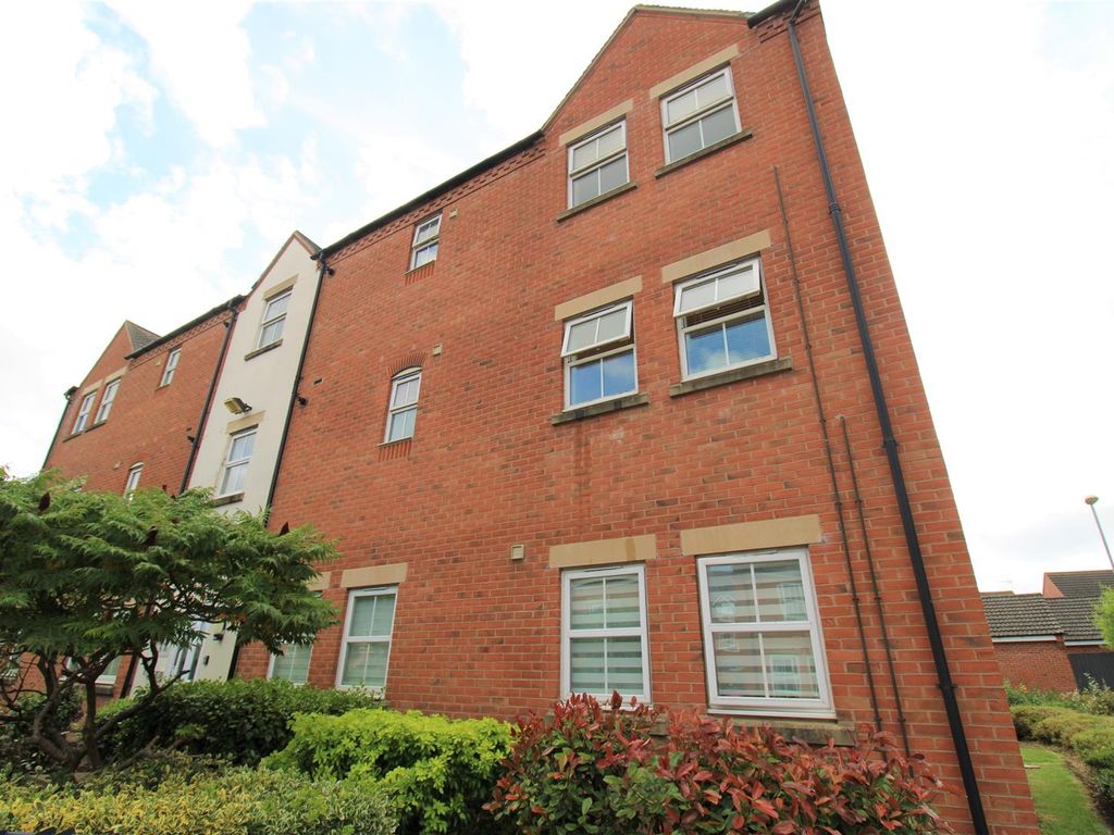 2 bed flat to rent in Burdock Way, Desborough, Kettering NN14, £825 pcm
