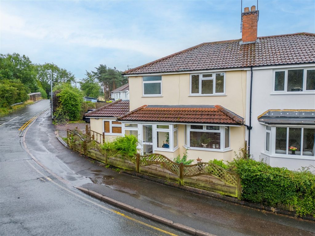 4 bed semidetached house for sale in Linthurst Newtown, Blackwell