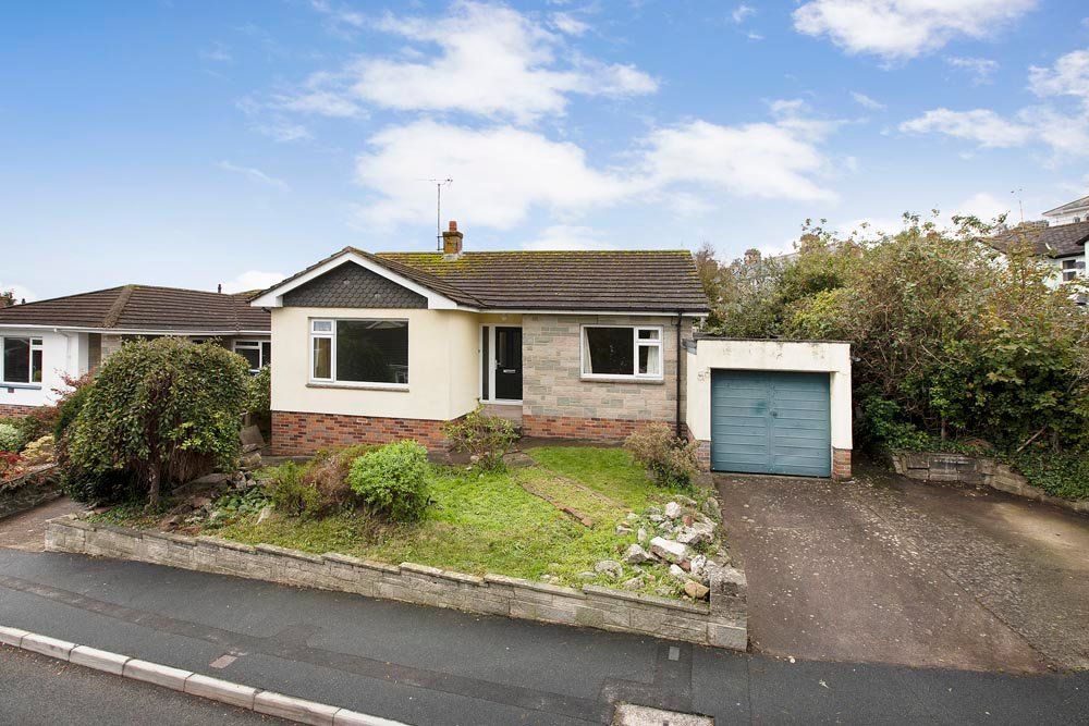 2 bed detached bungalow for sale in Avenue,