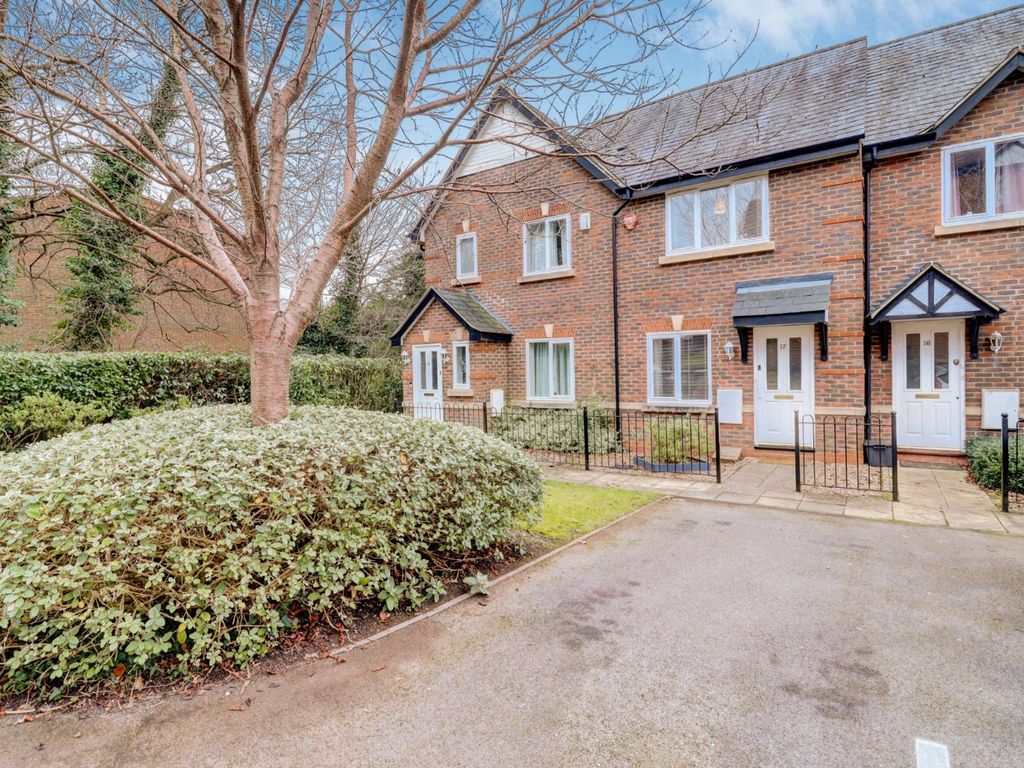 2 bed terraced house for sale in Shrubbery Close, High
