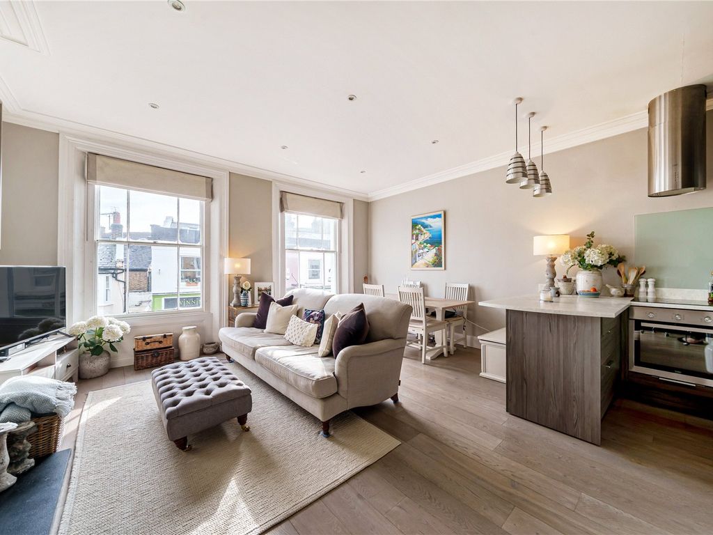 1 bed flat for sale in Bridge Road, East Molesey KT8, £375,000 Zoopla