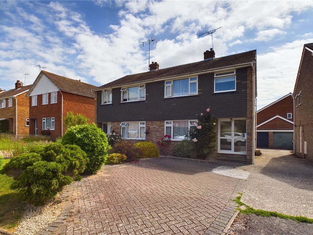 3 bed semidetached house for sale in Bridgelands, Copthorne, Crawley