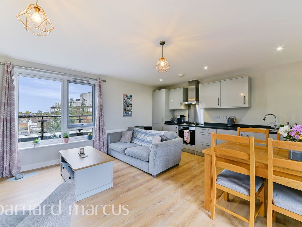1 bed flat for sale in Woodthorpe Road, Ashford TW15, £300,000 Zoopla